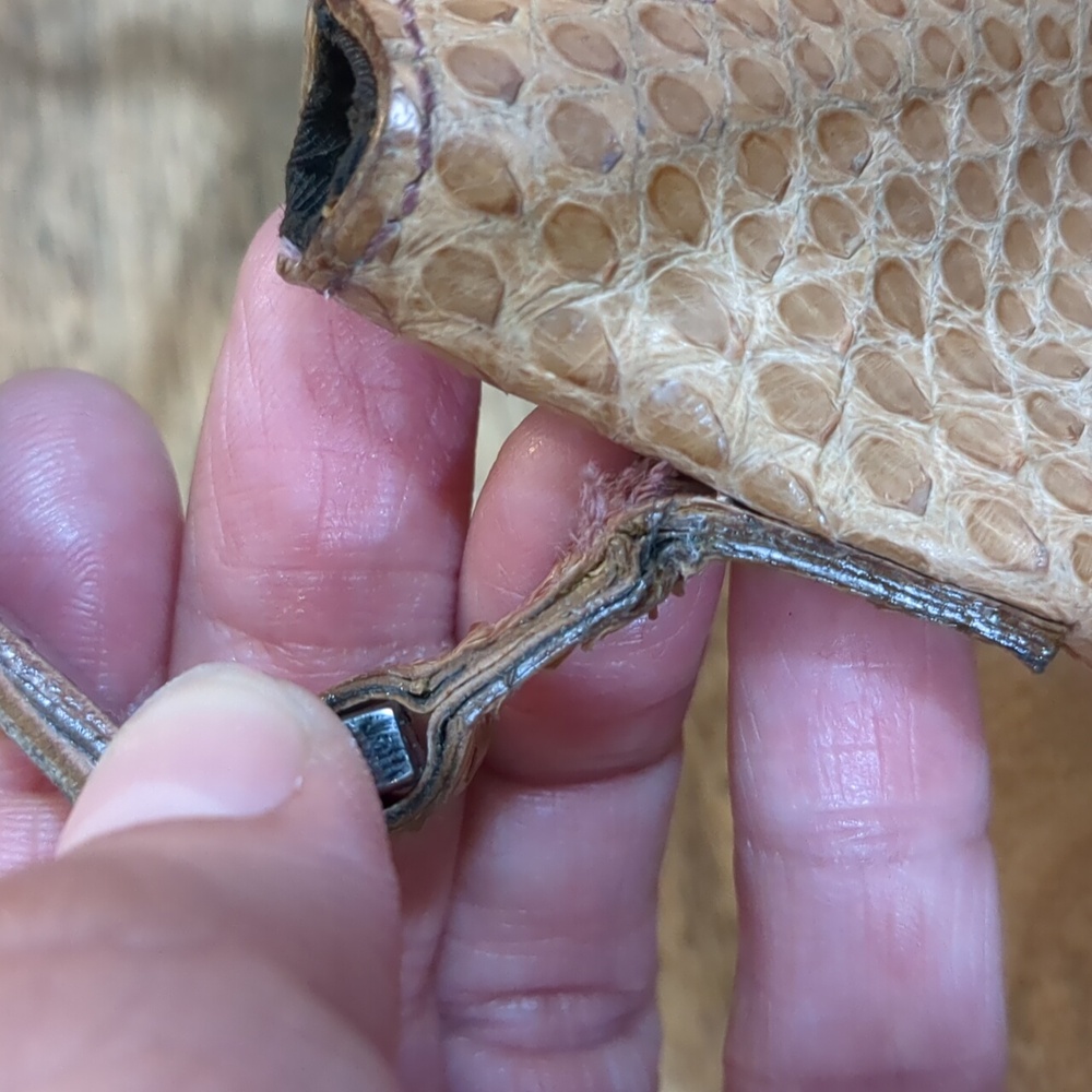 GUCCI Vintage Python Shoulder Bag From Their Exotic Leather Collection - Picture 9 of 17